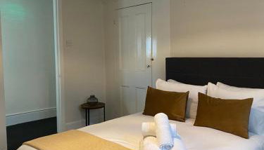 Cosy 1Bd Nestled in Teddington - Photo 3
