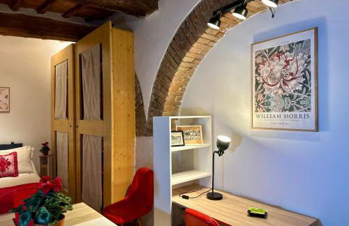 Natural RED Passion in Perugia Downtown - Photo 7