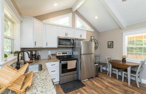 Soul Sister- Creek View, WiFi, Firepit, WiFi, Hiking, 4 mins to Natural Bridge - Foto 11