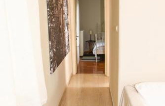 Sunny and Quiet 1 Bedroom Apt - Photo 10