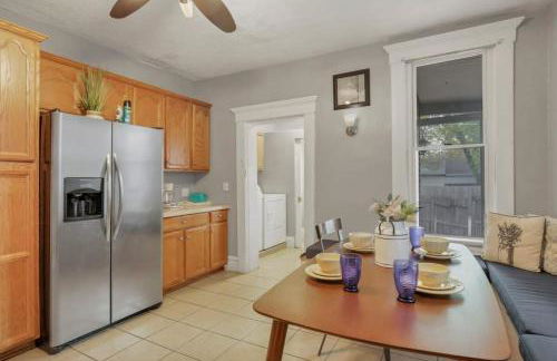 Housepitality - Harrison Mansion - Great Location - Photo 16