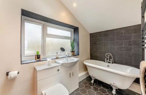 Captain's Quarters - Photo 17