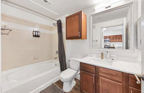 Softly Styled 1 King Sofa Bed Haven Frisco, TX - Foto 6