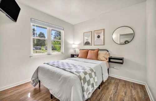 Fenced & Pet-Friendly! Modern 2BR Retreat! CLE-BW - Foto 34