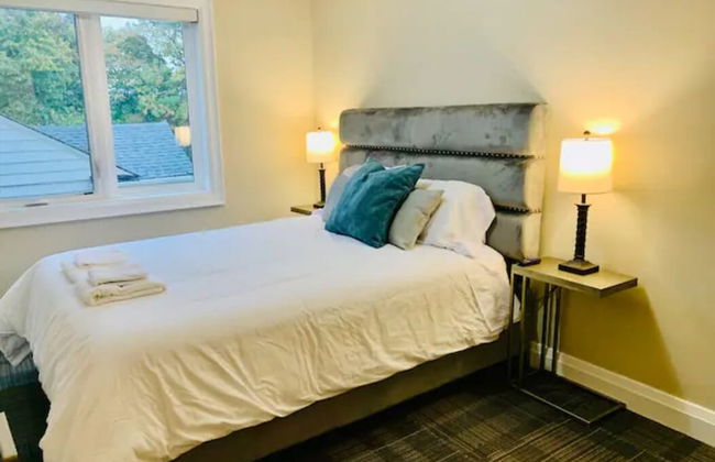 Professional Three Bedroom Condo Suite - Foto 4