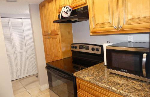Beautiful 2-Bedroom Condo Near Universal and other Orlando Attractions, King Bed & Wi-Fi - Foto 14