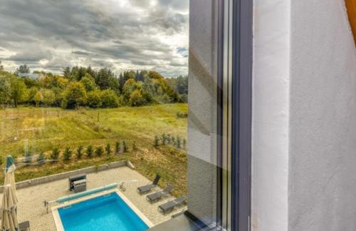Four Bedroom Holiday House Mali Raj with Pool - Photo 28