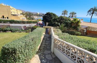 Luxurious 1st Line Top-floor Apartment With Direct Sea Access - Photo 26