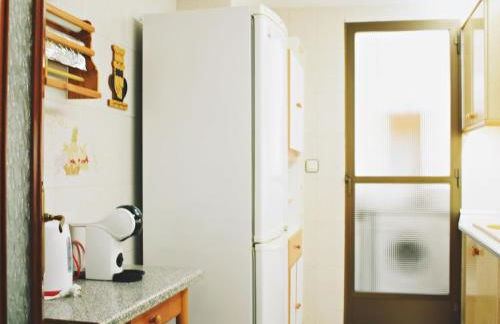 Amplio y luminoso apartamento cerca del centro y la playa con piscina y parking privado - Foto 34