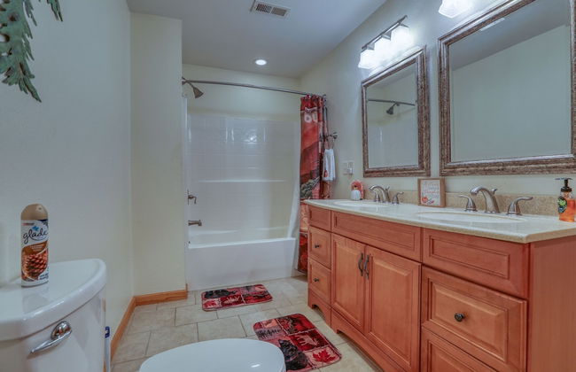 Smoky Mountain Getaway 3 Bedroom Cabin by RedAwning - Photo 12