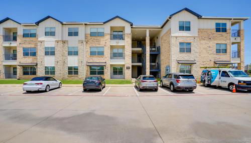 Commute to Fort Worth Newly Built Apt with Pool - Foto 3