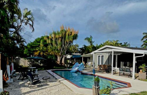 Heated Pool Private Duplex House, BBQ, Parking, WiFi - Foto 6