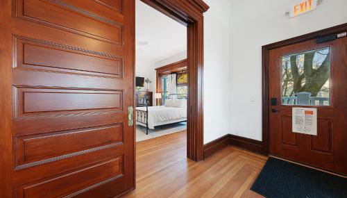 Boutique Style Condo Near Downtown Waterfront - Foto 5