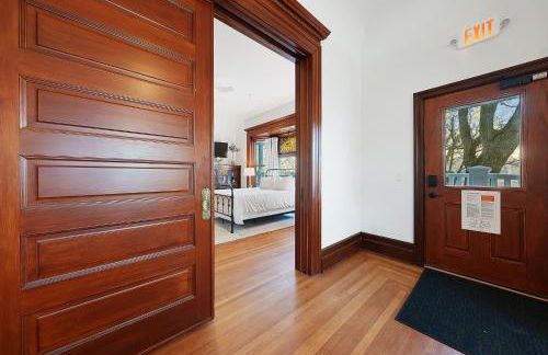 Boutique Style Condo Near Downtown Waterfront - Foto 5