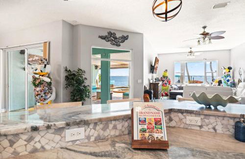 Game Room Theater Luxurious Waterfront Retreat - Photo 48