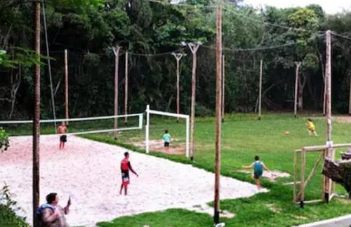 Vista para a lagoa - Enseada Azul, perto da Bacutia e Peracanga - Duas suítes Ar Condicionado - Varanda Gourmet - Lazer Completo, piscinas, quadras, sauna, pescaria, náutica, bar, restaurante, parques - Estacionamento e Portaria 24h - Foto 41