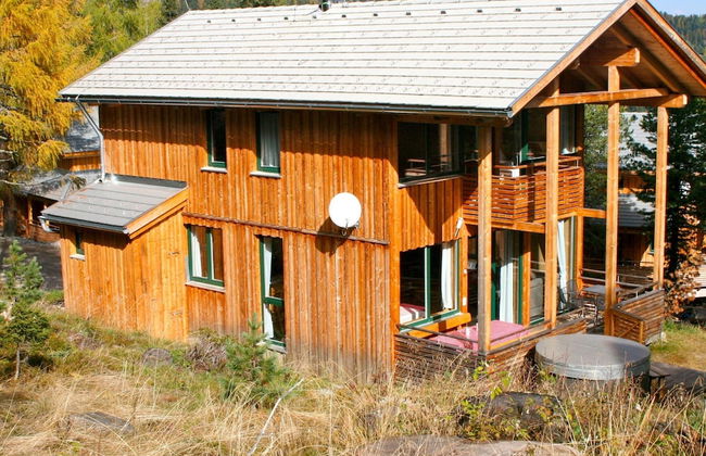 Lavish Chalet With Outdoor hot tub - Foto 35