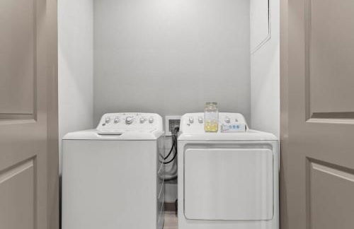 Cozysuites PHX RORO Gym Pool Pets Parking #12 - Photo 25