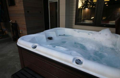 Luxe Lake Cabin Hot tub Grill Firepit EV charger - Foto 16