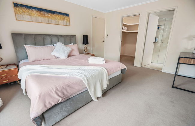 Stylish Retreat at Wheelers Hill 5BRM - Foto 12