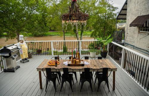 Chateau Royale, Pet Friendly, On Bayou, Downtown! - Foto 1