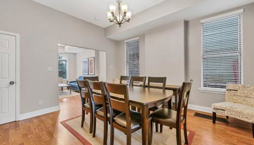 2 Entire bldgs - Great for large groups - Foto 5