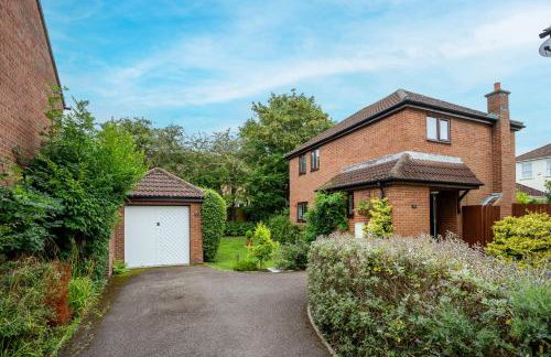 Splendid House Great Location to WAVE Surf & South West Water Park - Super Garden By STAE-Homes - Foto 10