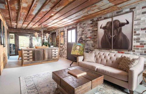 Fairytale: Hot Tub & Trout Stream & Petting Zoo? - Foto 1