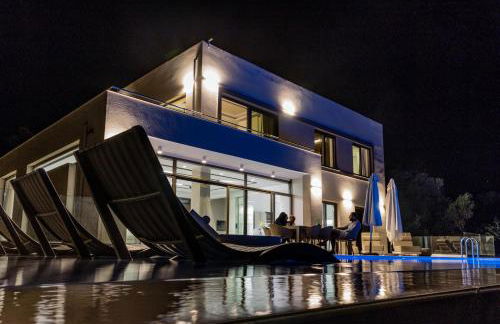 Presidential Beach Villa - Photo 11