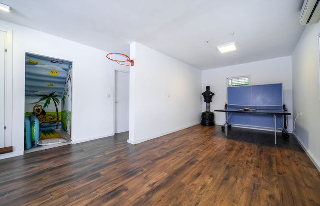 Spacious 4BD House w Pool in Hezliya - Foto 36