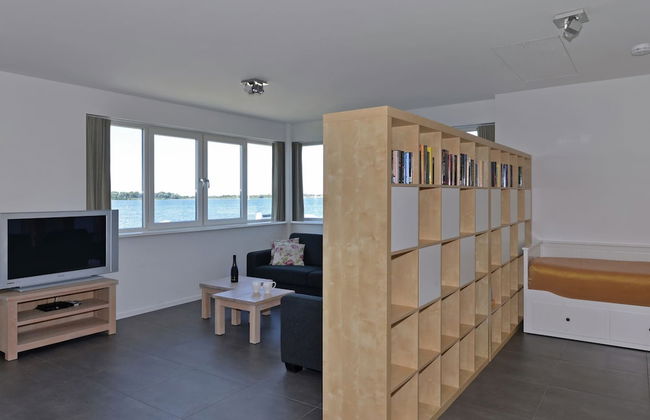 Exclusive Apartment on the Ground Floor Directly Located on the Water - Foto 13