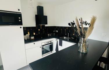 Lascano Parking GRATUIT proche Gare Aéroport Eurexpo GROUPAMA STADIUM - Foto 6