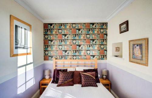 GuestReady - Historic Edinburgh Old Town Apartment - Photo 16