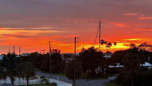 5 Bed3bath waterfront pool home with full gym, office, and heated pool! - Photo 5