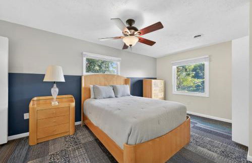 Lakefront Getaway with Private Dock & Scenic Views home - Foto 19