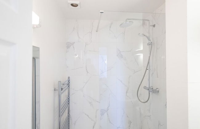 Modern Townhouse Apartment in Stratford Upon Avon With Wifi & Netflix - Photo 8