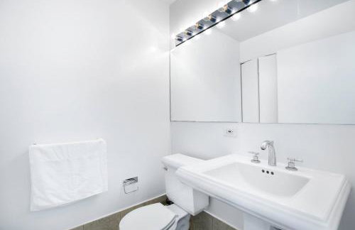 Tribeca 2BR City views Indoor pool Gym NYC-172 - Foto 14