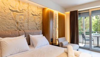 Fiftyone Deluxe Studio - Photo 1, towels