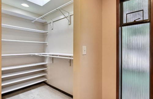 PNW MCM 155ft Private Waterfront Gem on Raft Island with Hot Tub - Foto 27