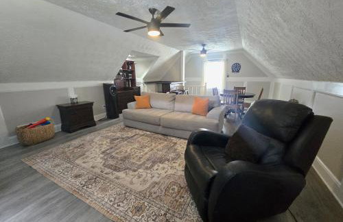 Cozy 5 BR Retreat Coffee StationFirepitPatio - Photo 40