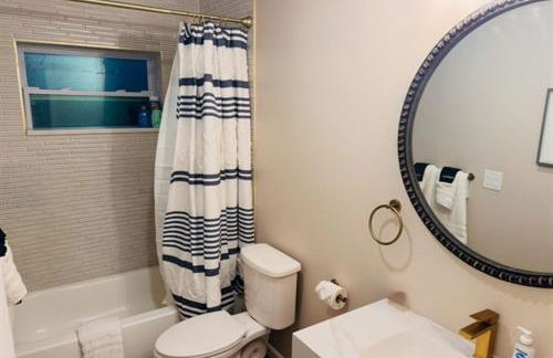 Gorgeous vacation home on the water with heated pool and sand! - Foto 34