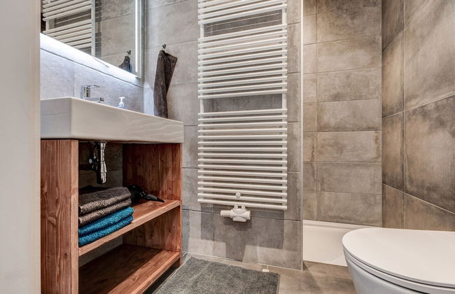 Stylish Farmhouse With Spa Tub - Foto 23