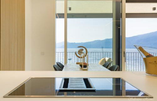 SalvatoreHomes - Luxurious Dreamview Waterfront Apartment in Torri del Benaco with Pool - Casa Azura - a 5 Star Luxury Collection at Lake Garda - Foto 14