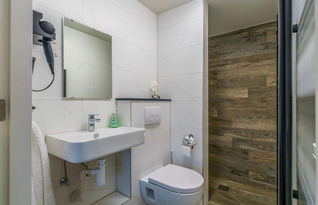 Cosy Apartment Near Center - Photo 12