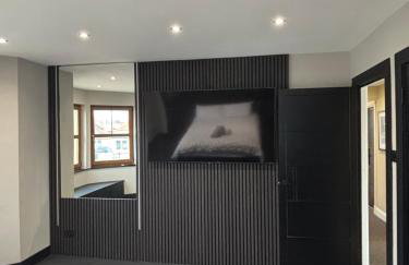 Large Modern Family Home in Murrayfield - Very close to City Centre - 10 mins by Direct Bus - Private Driveway & Garden - Foto 12