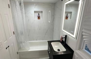 Luxurious, newly renovated retreat - Photo 18