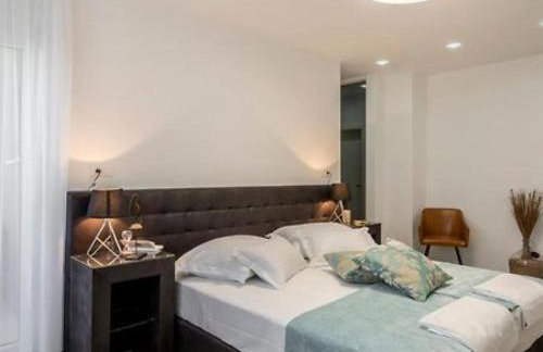 Modern & Stylish Villa with Private Pool - Foto 14