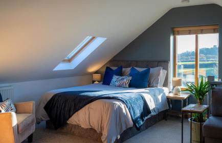 Stunning rural stay with idyllic views & great location - Photo 2