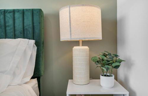 Stylish Phoenix Suite by Zenia Stays - Central & Cozy Escape - Foto 19