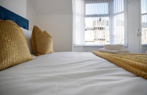 Spacious & Modern Oasis, 4-Bed House, Sleeps 7 - Foto 30